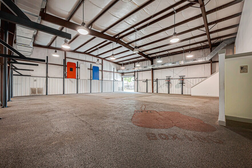 More Photos Of 2202 Lone Oak Rd, Houston Health Club For Sale