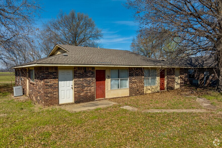 More Photos Of 100 W. Oak St., Webbers Falls Apartments For Sale