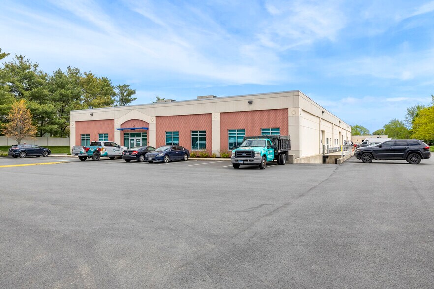 More Photos Of 27 Garden St, Danvers Warehouse For Lease