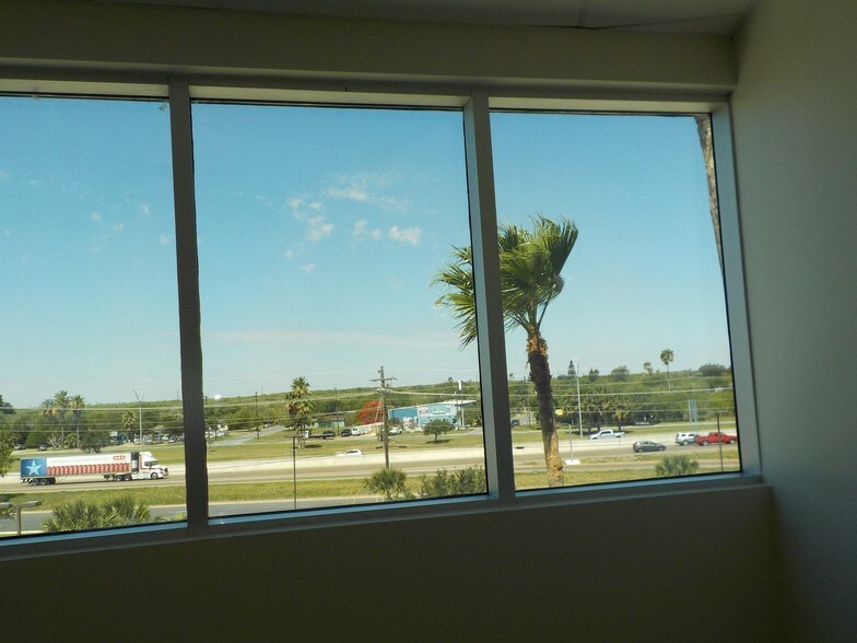 More Photos Of 5700 N Exp 77/83, Brownsville Medical For Lease