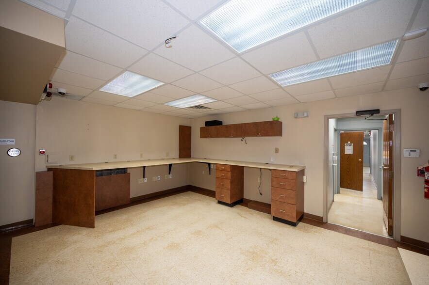 More Photos Of 2114 N Jackson St, Tullahoma Loft Creative Space For Sale