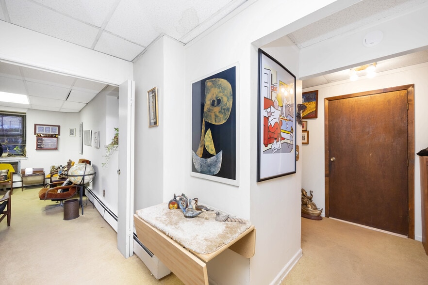 More Photos Of 40 Stoner Ave, Great Neck Apartments For Sale