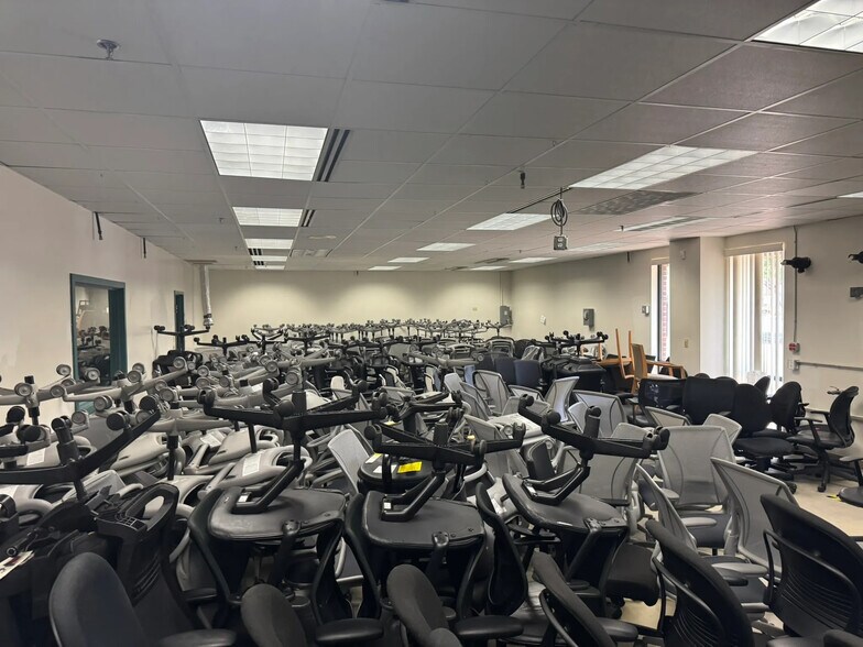 More Photos Of 8 Nutmeg Rd S, South Windsor Light Manufacturing For Lease