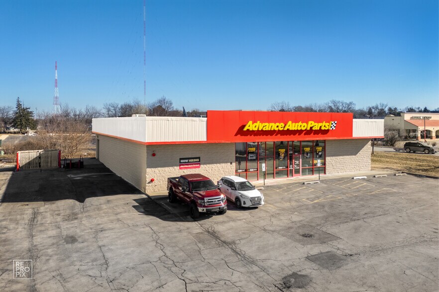 Primary Photo Of 2075 Bloomingdale Rd, Glendale Heights General Retail For Sale