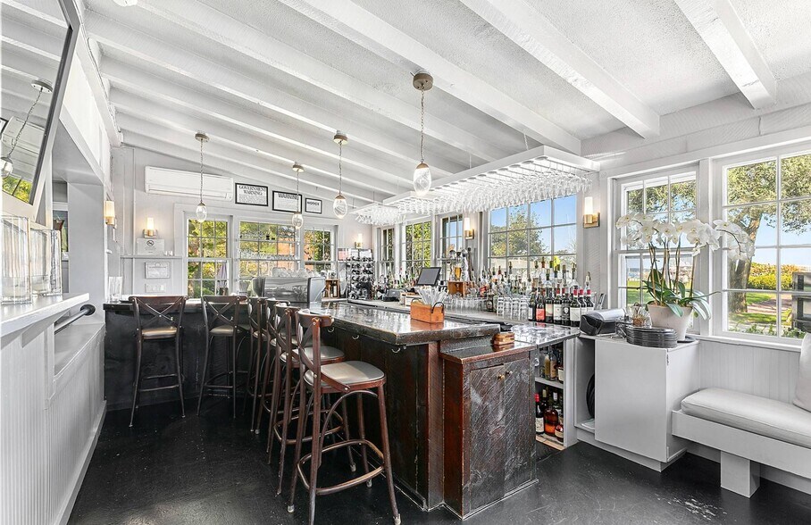 More Photos Of 6 Bay St, Sag Harbor Restaurant For Sale