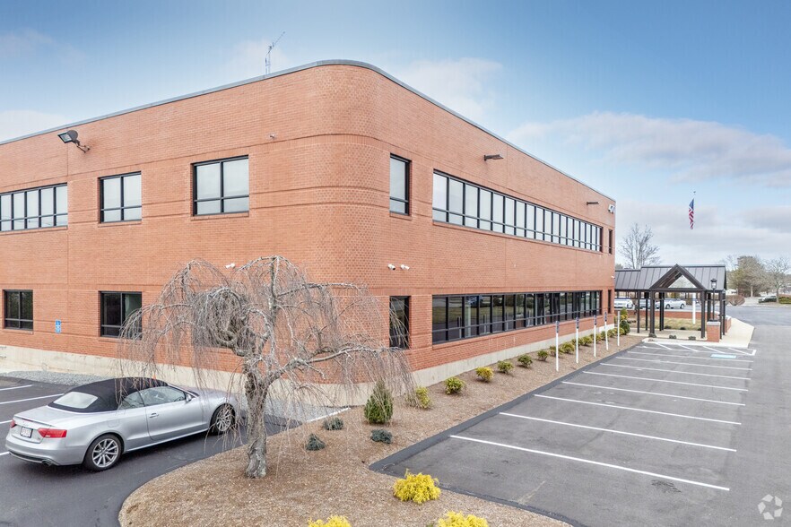 More Photos Of 470 Myles Standish Blvd, Taunton Office For Lease
