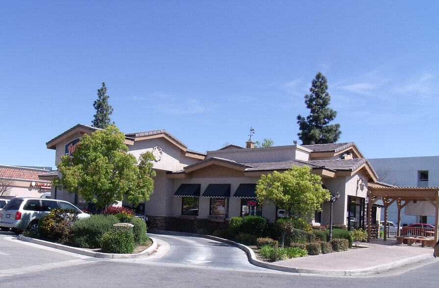 Primary Photo Of 5544 California Ave, Bakersfield Restaurant For Lease