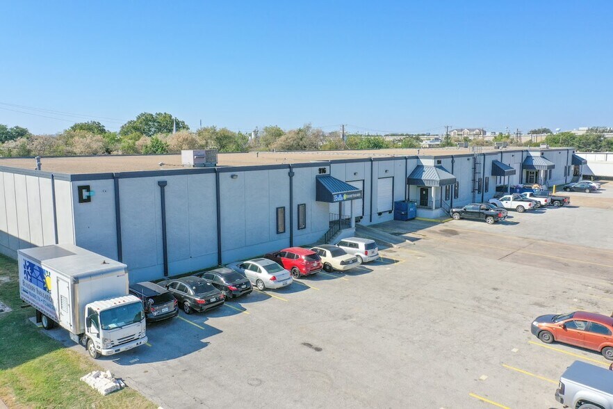 Primary Photo Of 910-916 Avenue M, Grand Prairie Warehouse For Sale