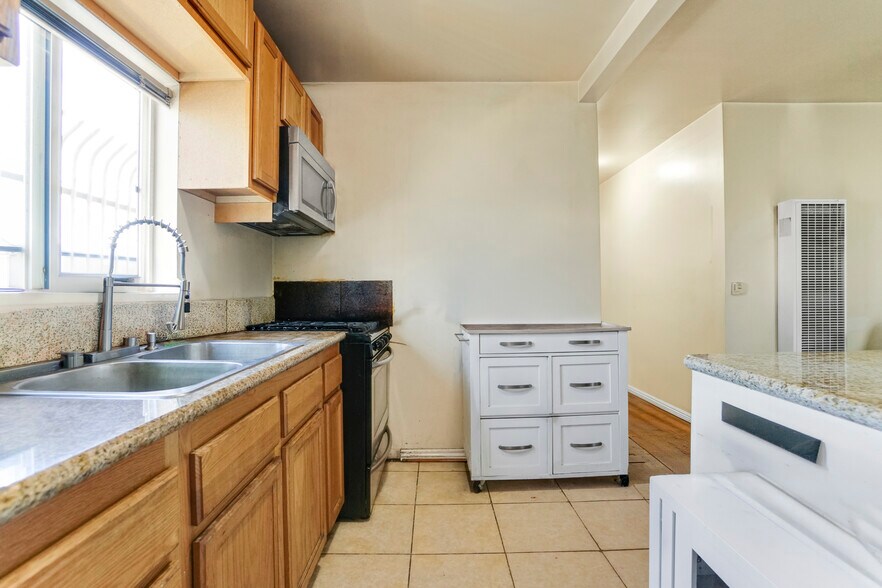 More Photos Of 11850 Hawthorne Blvd, Hawthorne Storefront Retail Residential For Sale