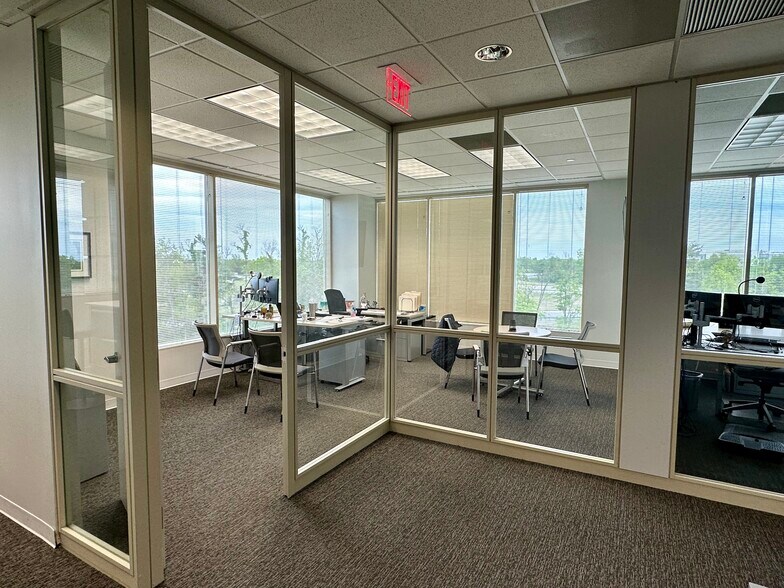 More Photos Of 4801 Olympia Park Plz, Louisville Office For Sale