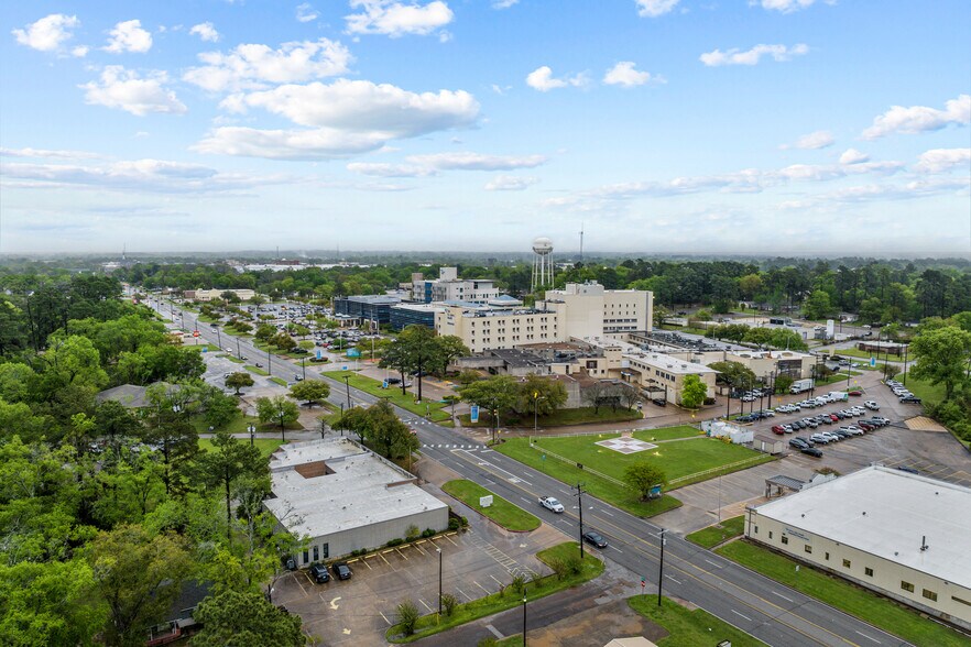 More Photos Of 1306 W Frank Ave, Lufkin Medical For Sale