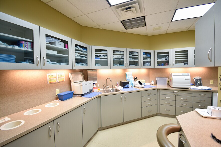 More Photos Of 2500 W William Cannon Dr, Austin Medical For Sale