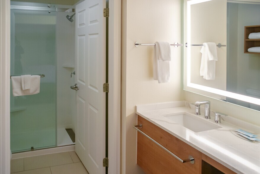 More Photos Of 7825 Davenport St, Omaha Hotel For Sale