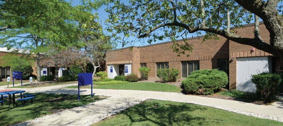 More Photos Of 1535 Lake Cook Rd, Northbrook Office For Sale