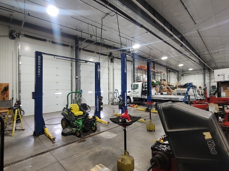 More Photos Of 3131 Halvor Ln, Superior Light Distribution For Lease