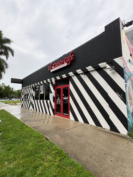 Primary Photo Of 3023 Biscayne Blvd, Miami Convenience Store For Lease