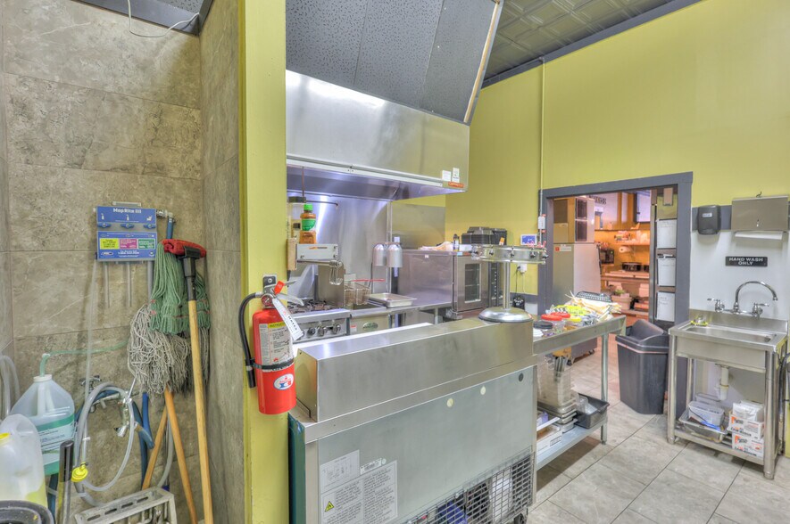 More Photos Of 108 W Walnut St, Smithville Restaurant For Sale