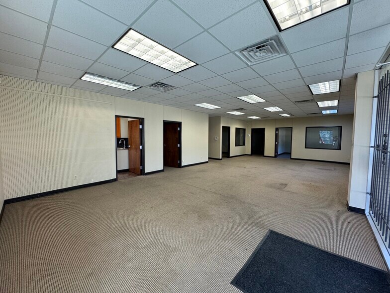 More Photos Of 8901 Governors Row, Dallas Distribution For Sale