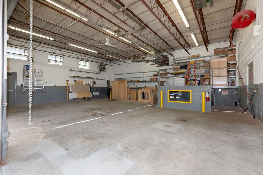 More Photos Of 1061 Main St, Peekskill Warehouse For Lease