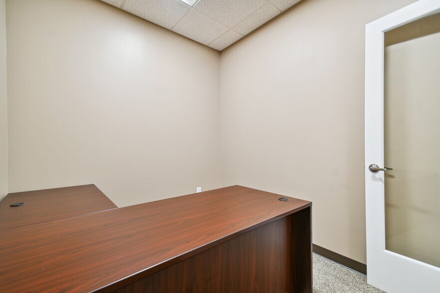 More Photos Of 6740 Crosswinds Dr, Saint Petersburg Coworking Space