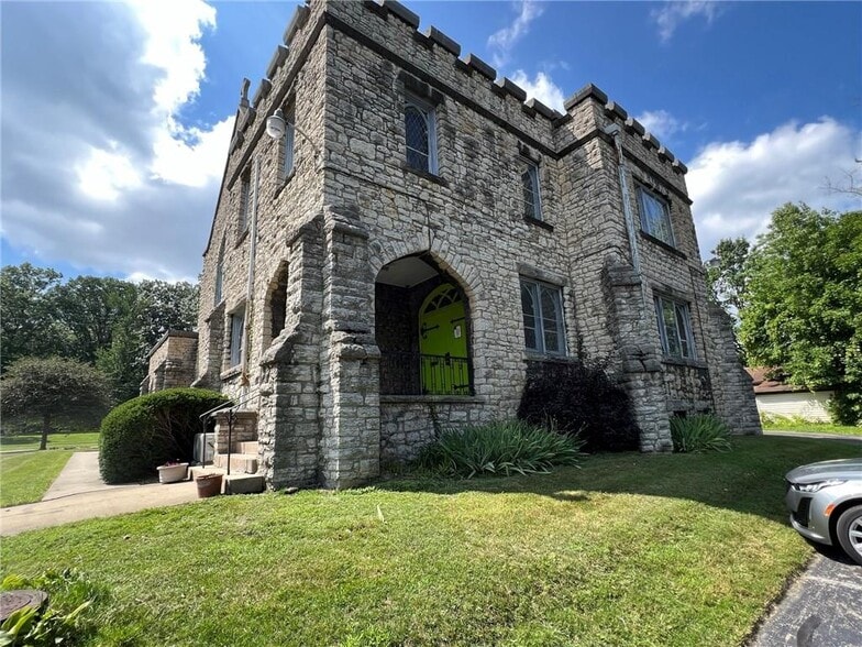 More Photos Of 1205 Elm St, Youngstown Religious Facility For Sale