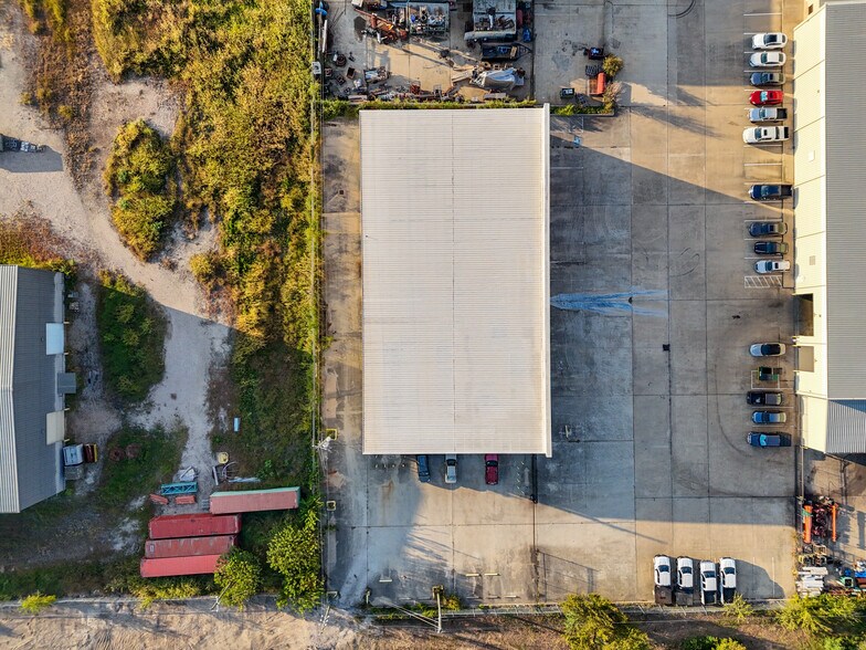 More Photos Of 11050 W Little York Rd, Houston Warehouse For Lease