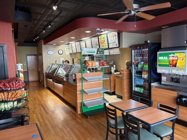 More Photos Of 122 S Main St, Lexington Freestanding For Lease