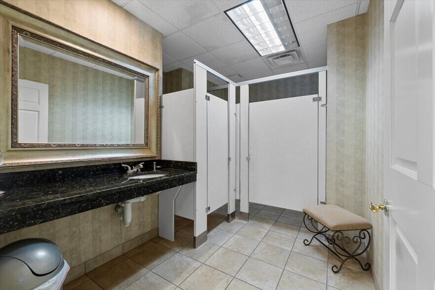 More Photos Of 11533 Nuckols Rd, Glen Allen Medical For Sale