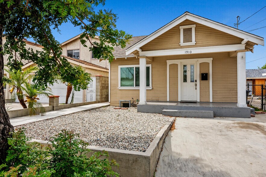More Photos Of 1910 W Lincoln St, Long Beach Multifamily For Sale