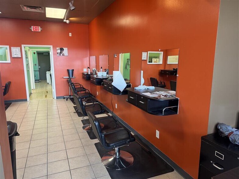 More Photos Of 1609-1619 Mall Dr, Benton Harbor Storefront For Lease