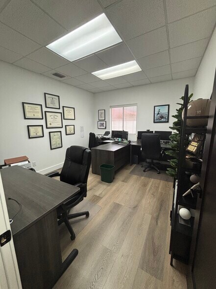 More Photos Of 8105 NW 155th St, Miami Lakes Office For Sale