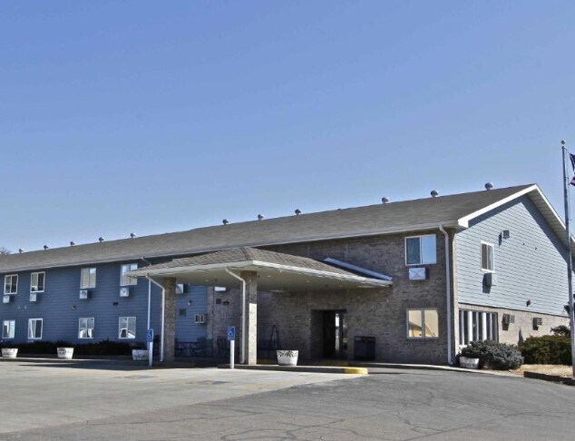 Primary Photo Of 700 W Sioux Ave, Pierre Hotel For Sale