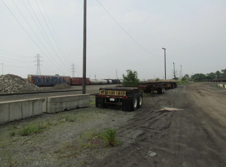 More Photos Of 17065 Hess St, Melvindale Manufacturing For Sale