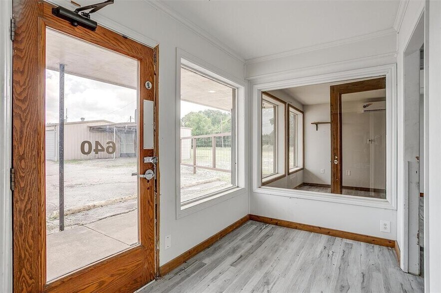 More Photos Of 640 E Highway 199, Springtown Warehouse For Sale