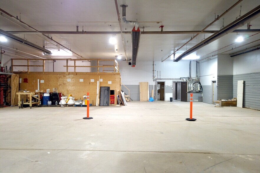 More Photos Of 699 Malenfant Blvd, Dieppe Warehouse For Lease