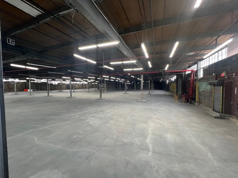 More Photos Of 625 Wortman Ave, Brooklyn Distribution For Lease