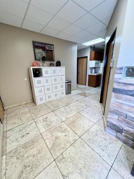 More Photos Of 7302 E Helm Dr, Scottsdale Flex For Sale