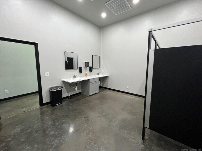 More Photos Of 2710 S Cherokee Dr, Muskogee Religious Facility For Sale