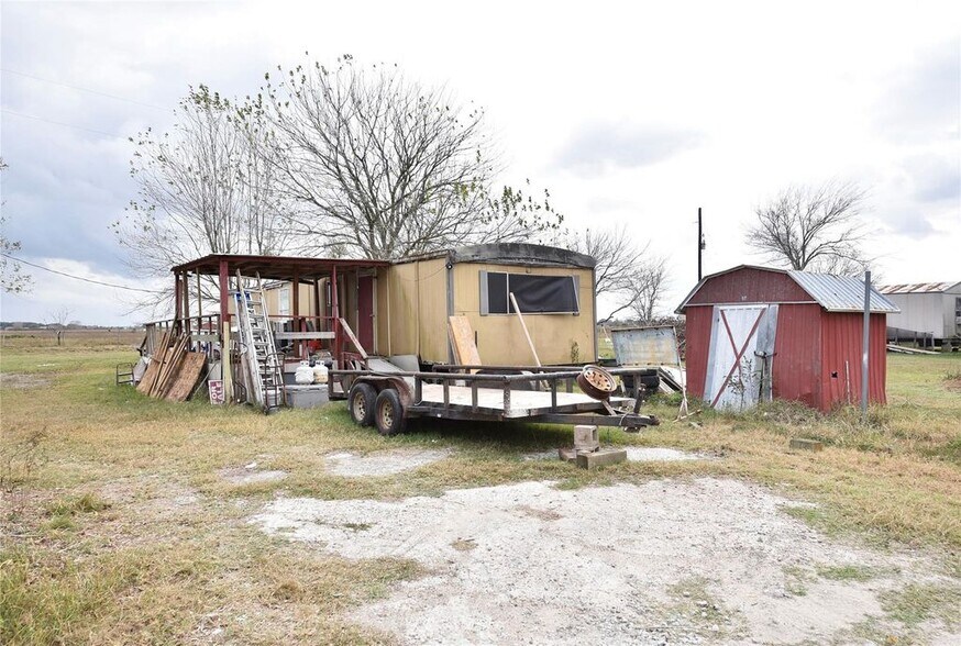 More Photos Of 6018 FM 360 Rd, Needville Trailer Camper Park For Sale