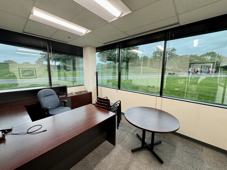 More Photos Of 301 Laboratory Rd, Oak Ridge Office For Sale