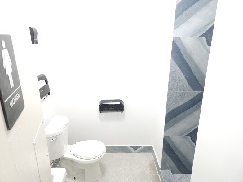 More Photos Of 650 NW 105th St, Miami Warehouse For Lease