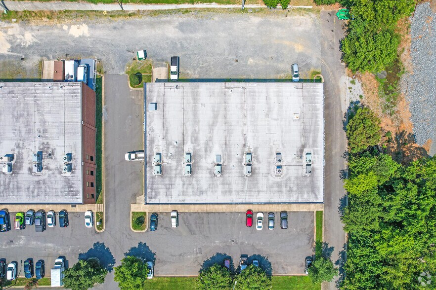 More Photos Of 416-426 Crompton St, Charlotte Light Manufacturing For Lease