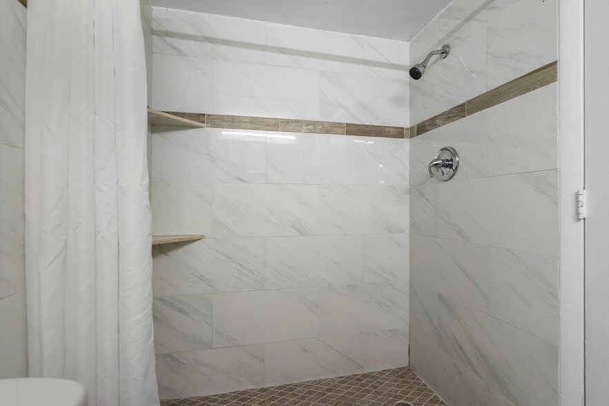 More Photos Of 1901 S Ocean Blvd, Myrtle Beach Hotel For Sale