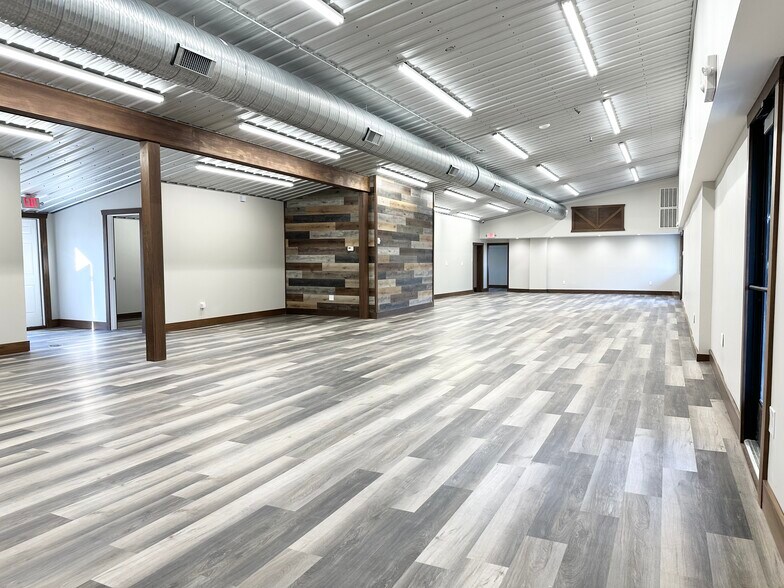 More Photos Of 4291 Manchester Ave NW, North Lawrence Office For Sale