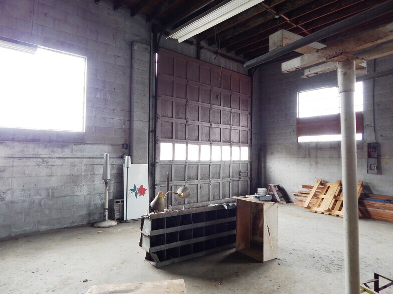 More Photos Of 470 NE Garden Valley Blvd, Roseburg Storefront Retail Office For Sale