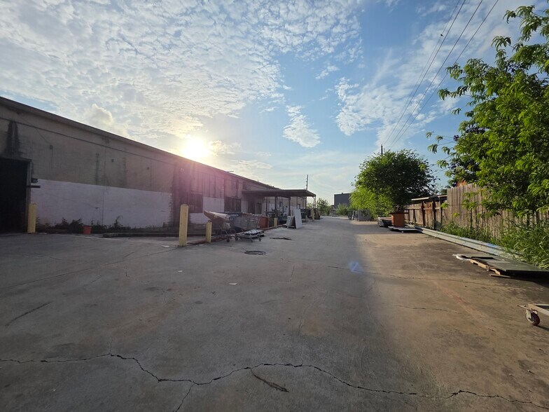 More Photos Of 13572 TX-249, Houston Industrial For Lease