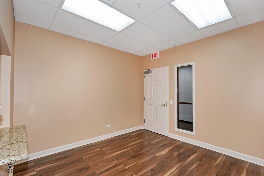 More Photos Of 912 Northwest Hwy, Fox River Grove Medical For Lease