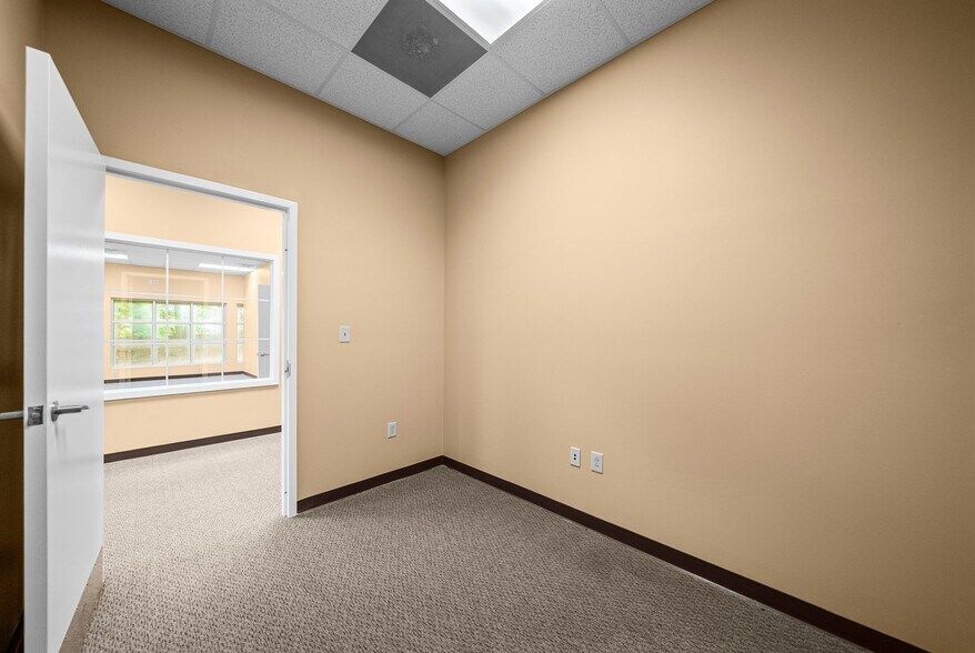 More Photos Of 2231 Stokes Rd, Clarksville Storefront Retail Office For Lease