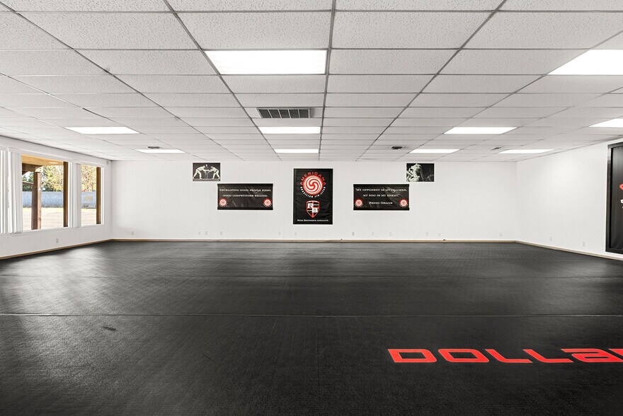 More Photos Of 7126 Skyway, Paradise Storefront Retail Office For Sale