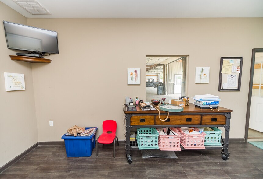 More Photos Of 2648 Rainbow Lake Rd, Inman Flex For Sale